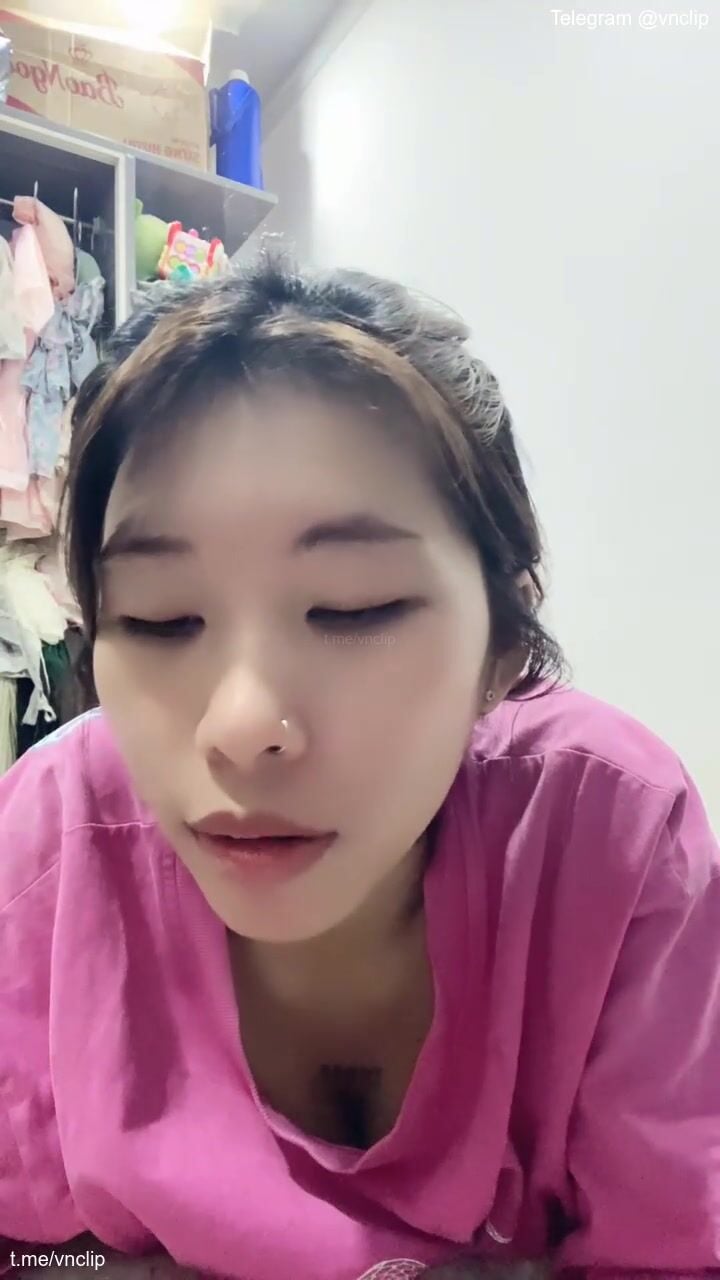 yylive_nguynzyn idol tiktok Cún lên live mở phim sex coi lộ hàng cực dâm